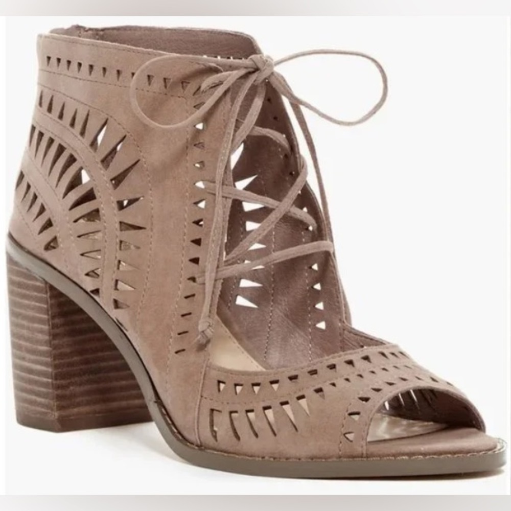 Vince Camuto Nude Tarita Cutout Lace-Up Sandal
Size 6